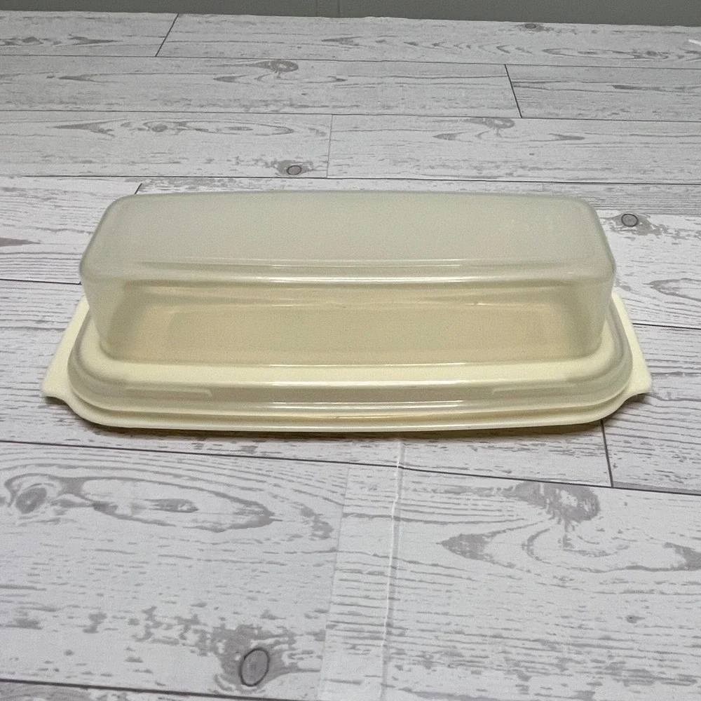 Rubbermaid Vintage Butter Dish 637 Almond Cream Two Piece Set with Lid